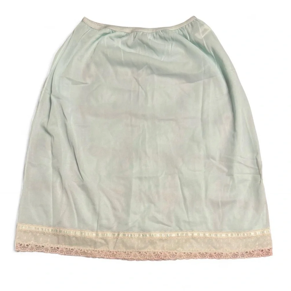 1960s Vassarette Hollywood by Munsingwear Mint Green Half Slip - Picture 3 of 6